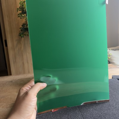 ตัวอย่างจริงสี Smart Glass · ฝังฟิล์ม PDLC สี ฟอเรสต์กรีน Forest Green ใน Tempered Laminated