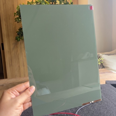 ตัวอย่างจริงสี Smart Glass · ฝังฟิล์ม PDLC สี เซจ Sage ใน Tempered Laminated