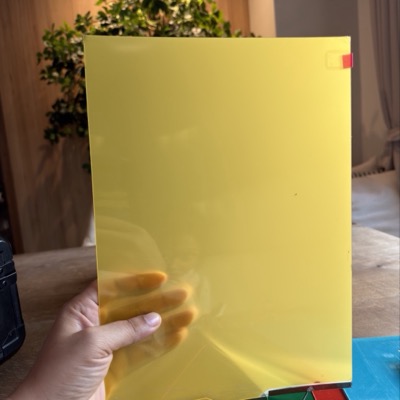 ตัวอย่างจริงสี Smart Glass · ฝังฟิล์ม PDLC สี ซันไชน์เยลโล่ Sunshine Yellow ใน Tempered Laminated