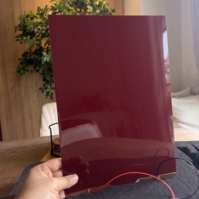 ตัวอย่างจริงสี Smart Glass · ฝังฟิล์ม PDLC สี ไวน์เรด Wine Red ใน Tempered Laminated