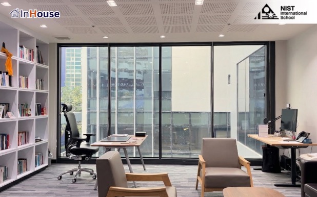 Smart Glass PDLC สถานะ ON ใสมองผ่าน — ผลงานจริง NIST International School โรงเรียนนานาชาติ