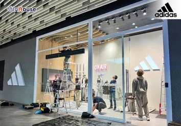 Adidas Shop ติดตั้งฟิล์มไฟฟ้า Smart Film หน้าร้าน Central World โดย InHouse