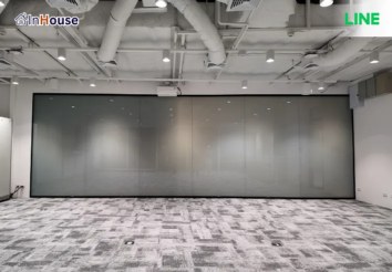 LINE Thailand ติดตั้งฟิล์มไฟฟ้า Smart Film กระจกกั้นห้องประชุม โดย InHouse