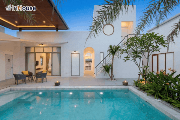 Pool Villa รีสอร์ท ติดตั้งฟิล์มไฟฟ้า Smart Film ริมสระ ส่วนตัว