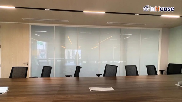 Appworks – Executive & Collaborative Meeting Room ติดตั้งฟิล์มไฟฟ้า โดย InHouse Technology