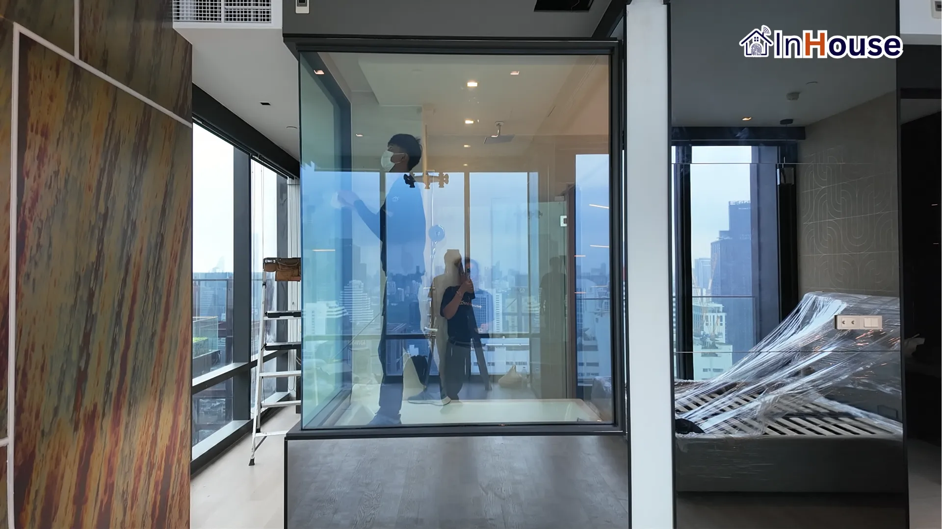 ฟิล์มไฟฟ้า · Ashton Silom – ห้องน้ำคอนโดวิวเมืองสีลม จัดการความมิดชิดด้วยปลายนิ้ว