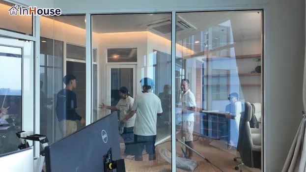 家更显奢华与现代 调光膜 增添高端级别的形象,令客人印象深刻 — Baan Sathorn Chaophraya——高端级别的防尘书房