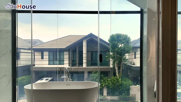 โหมดใส (Clear) ฟิล์มไฟฟ้า สัมผัสทัศนียภาพภายนอกแบบไร้รอยต่อ — Bangkok Boulevard Rama 9-2 – Smart Glass Private Enclosure
