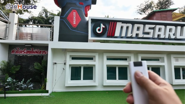 สั่งงานด้วยรีโมท ฟิล์มไฟฟ้า กดฝ้าพรางสายตาจากนอกบ้านได้ — ทำไปเรื่อย ไม่มีสาระ – ฟิล์มไฟฟ้า หน้าต่างห้องใต้ดิน