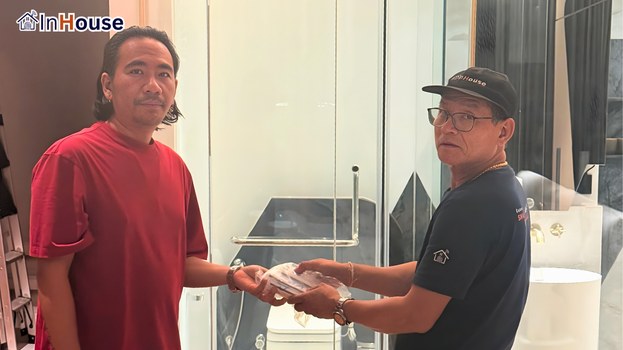 การตรวจสอบและส่งมอบงาน ฟิล์มไฟฟ้า พร้อมยืนยันคุณภาพการติดตั้งระดับมืออาชีพ — Botanica Villas – Smart Bathroom Pool Villa Phuket