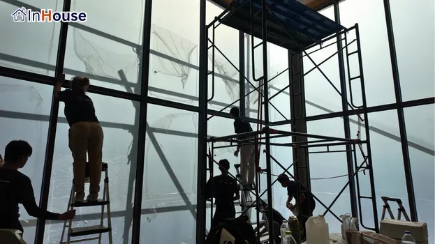 ฟิล์มไฟฟ้า InHouse ติดตั้งเนี้ยบทุกตารางนิ้ว ฟิล์มไฟฟ้า เก็บรายละเอียดเพื่อให้การใช้งานยาวนานและสวยงาม — Charoensuk Animal Clinic – Glass House คลินิกสัตว์เลี้ยงพรีเมียม