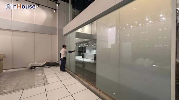 เก็บรายละเอียดอย่างระมัดระวัง ฟิล์มไฟฟ้า รองรับการใช้งานในห้องที่มีความต่างของอุณหภูมิสูง — CP ALL – Strategic Wall Room Excellence