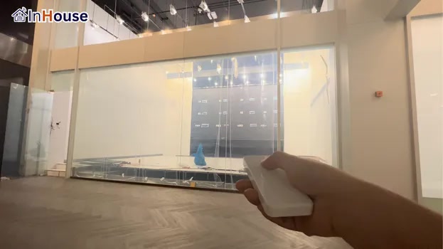 ควบคุมง่ายด้วยรีโมท ฟิล์มไฟฟ้า ตรวจสอบการสลับโหมด มอบความสะดวกสบายในการใช้งาน — CP ALL – Strategic Wall Room Excellence