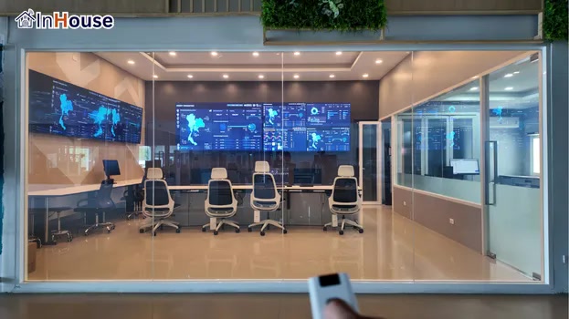 ควบคุมง่ายด้วยรีโมท ฟิล์มไฟฟ้า เปลี่ยนโหมดง่ายดายแค่คลิกเดียว — CPF – Data Center Room