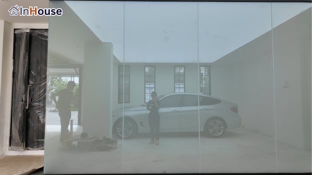 雾化模式遮挡车库 调光膜 按下雾化,玻璃墙磨砂遮挡车库 —— DAVEN 拉玛9 —— 超豪华客厅隔断调光膜