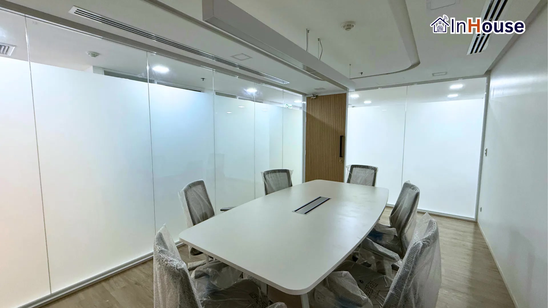 ผลงานติดตั้งฟิล์มไฟฟ้า DINKLE – ห้องประชุมฟิล์มไฟฟ้าอัจฉริยะ โดย InHouse Technology