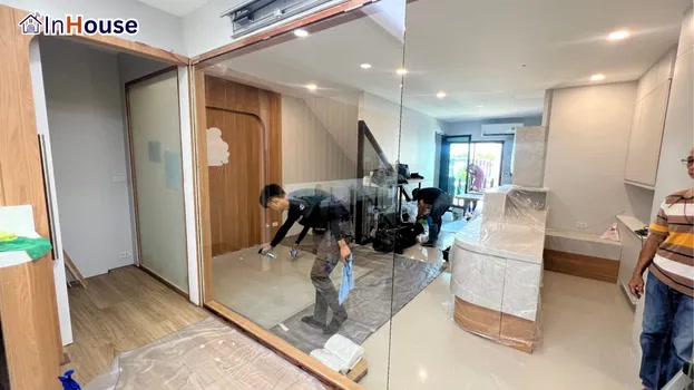 ขั้นตอนการเตรียมพื้นผิวกระจกมาตรฐานสูง ฟิล์มไฟฟ้า เตรียมติดตั้งฟิล์มไฟฟ้าเพิ่มความมั่นใจให้ผู้ใช้บริการ — Dr. Bank (SAC & PAUL) – Examination Room Smart Privacy