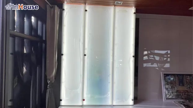 秘密と貴重品をスタイリッシュに隠す、調光フィルム — 外部の視線からしっかり目隠し — Dr. Wattana – Smart Luxury Showcase & Private Display
