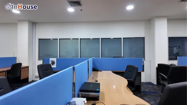 ควบคุมง่าย กระจกเยอะแค่ไหนก็เอาอยู่ ฟิล์มไฟฟ้า คุมความเป็นส่วนตัวทั้งออฟฟิศได้ง่ายในคลิกเดียว — Essilor Optical – เปลี่ยนกระจกหลายบานให้ทึบพร้อมกันในคลิกเดียว