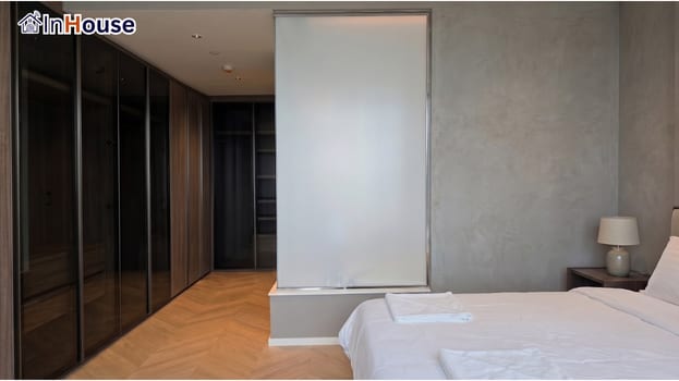 โหมดทึบ (Opaque) ฟิล์มไฟฟ้า เปลี่ยนเป็นกำแพงส่วนตัวได้ใน 0.1 วินาที — Four Seasons Private Residences – Smart Sexy Bathroom