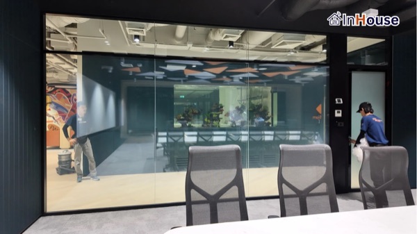 FWD Thailand – Smart Office Digital-Era Insurance Meeting Room ติดตั้งฟิล์มไฟฟ้า โดย InHouse Technology
