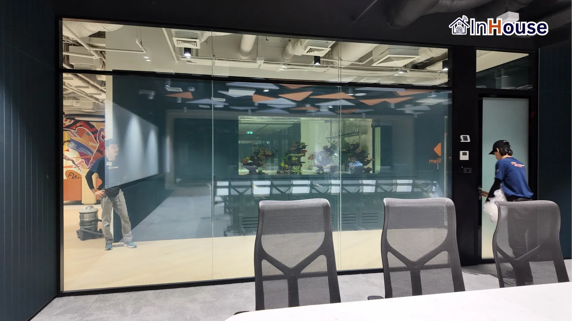 ฟิล์มไฟฟ้า · FWD Thailand – Smart Office ห้องประชุมประกันยุคดิจิทัล