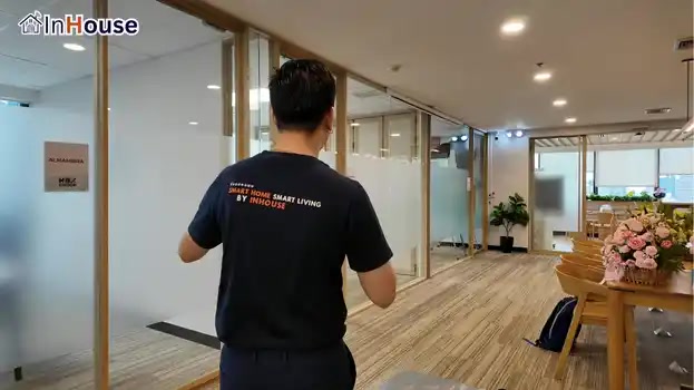 บดบังสายตาในระดับที่พอเหมาะ ฟิล์มไฟฟ้า มอบความเป็นส่วนตัวแบบไม่อึดอัดให้กับทุกโซน — Gaysorn Amarin – High-End Office Multi-Room Smart Privacy