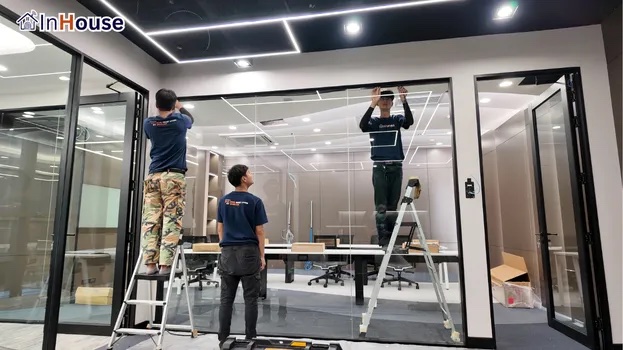 เปลี่ยนผนังกระจกให้สมาร์ท ฟิล์มไฟฟ้า เพิ่มฟังก์ชันการใช้งาน — GULF Development – Boardroom พลังงานมหาชน