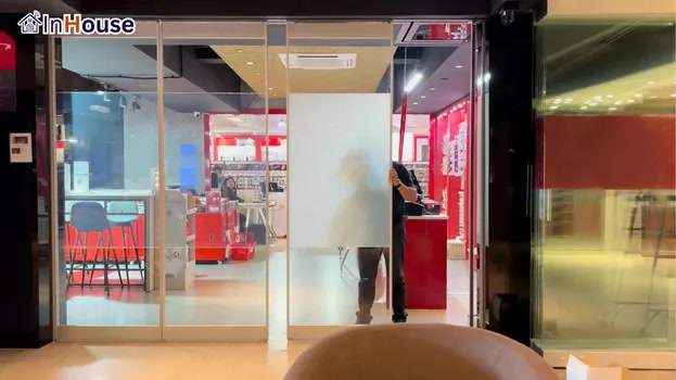 โหมดทึบช่วย ปกป้องความเป็นส่วนตัว ฟิล์มไฟฟ้า ป้องกันการมองเห็นจากภายนอกได้ทันที — Hafele x InHouse – Collaborative Showroom