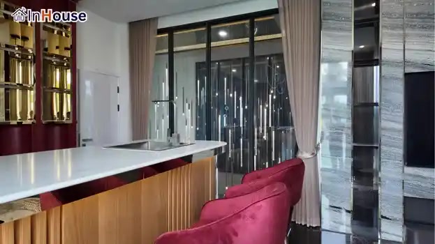 เปลี่ยนโหมดง่ายด้วยรีโมท ฟิล์มไฟฟ้า สลับใส-ทึบได้ทุกเมื่อในห้องปาร์ตี้ — Harmony Hills – Luxury Villa