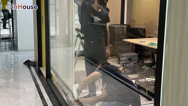 ยกระดับภาพลักษณ์องค์กรด้วยห้องประชุมล้ำสมัย ฟิล์มไฟฟ้า เสริมภาพลักษณ์บริษัทให้ดูเป็นมืออาชีพด้วย Smart Film — Ionique – เปลี่ยนห้องประชุมกระจกใสเป็นห้องประชุมส่วนตัวระดับพรีเมียม