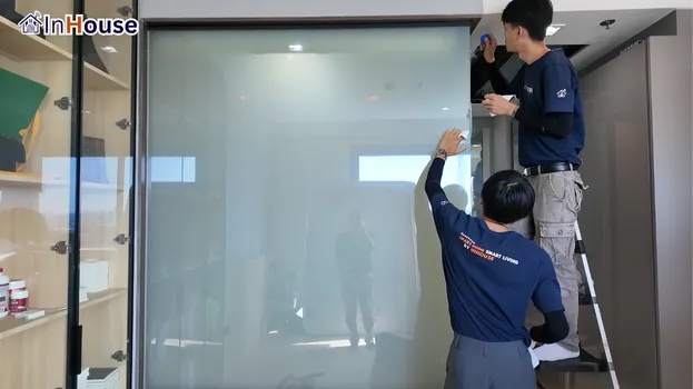 ปรับทึบพรางสายตาได้ทันที ฟิล์มไฟฟ้า เพื่อความเป็นส่วนตัวสูงสุด — คุณโบว์ (M Phyathai) – ห้องน้ำสะอาด ดูแลรักษาง่าย ดีต่อสุขภาพคนเป็นภูมิแพ้