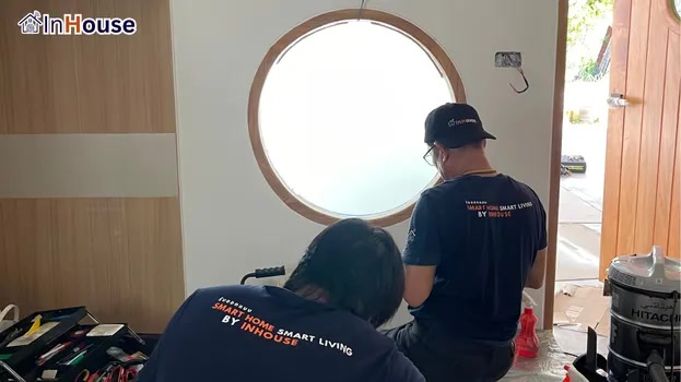 調光フィルムを施工 調光フィルム なめらかな表面で円形ガラスにも貼れます — Khun C——円形ガラス