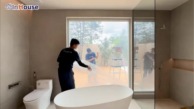 Clear mode, creating a luxurious experience — smart film — bathe while enjoying the outside view freely — Khun Cap (Ramkhamhaeng) – Smart Bathroom