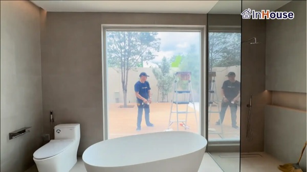 Khun Cap (Ramkhamhaeng) – Smart Bathroom ติดตั้งฟิล์มไฟฟ้า โดย InHouse Technology