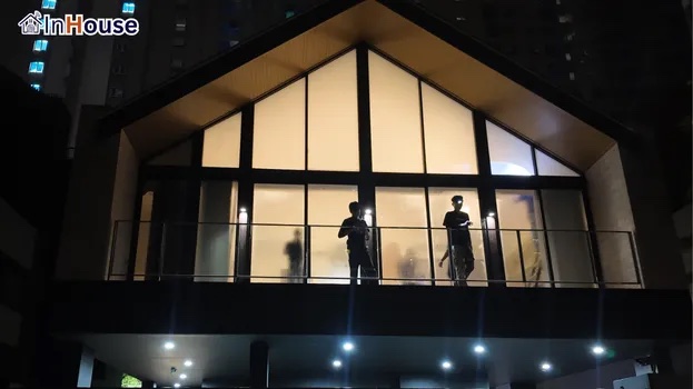 夜も安心 調光フィルム 最大限のプライバシーのために — フォンさま(Noble Aqua)——家具を守りプライバシーを高める
