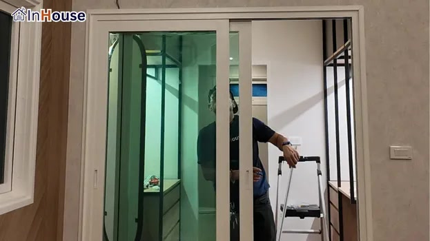 Privacy Solution ฟิล์มไฟฟ้า ดีไซน์ที่ลงตัวสำหรับบ้านยุคใหม่ — คุณกิม (Supalai Grand Ville) – ประตูบานเลื่อนเพื่อความเป็นส่วนตัว