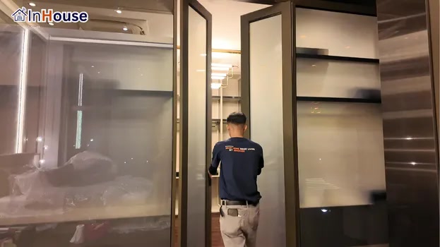 ติดตั้งได้แม้บนประตูบานพับ ฟิล์มไฟฟ้า ติดบนประตูบานพับ ซ่อนสายไฟแนบเนียน — คุณหมิว – ห้องเก็บของมีค่าและเครื่องประดับ