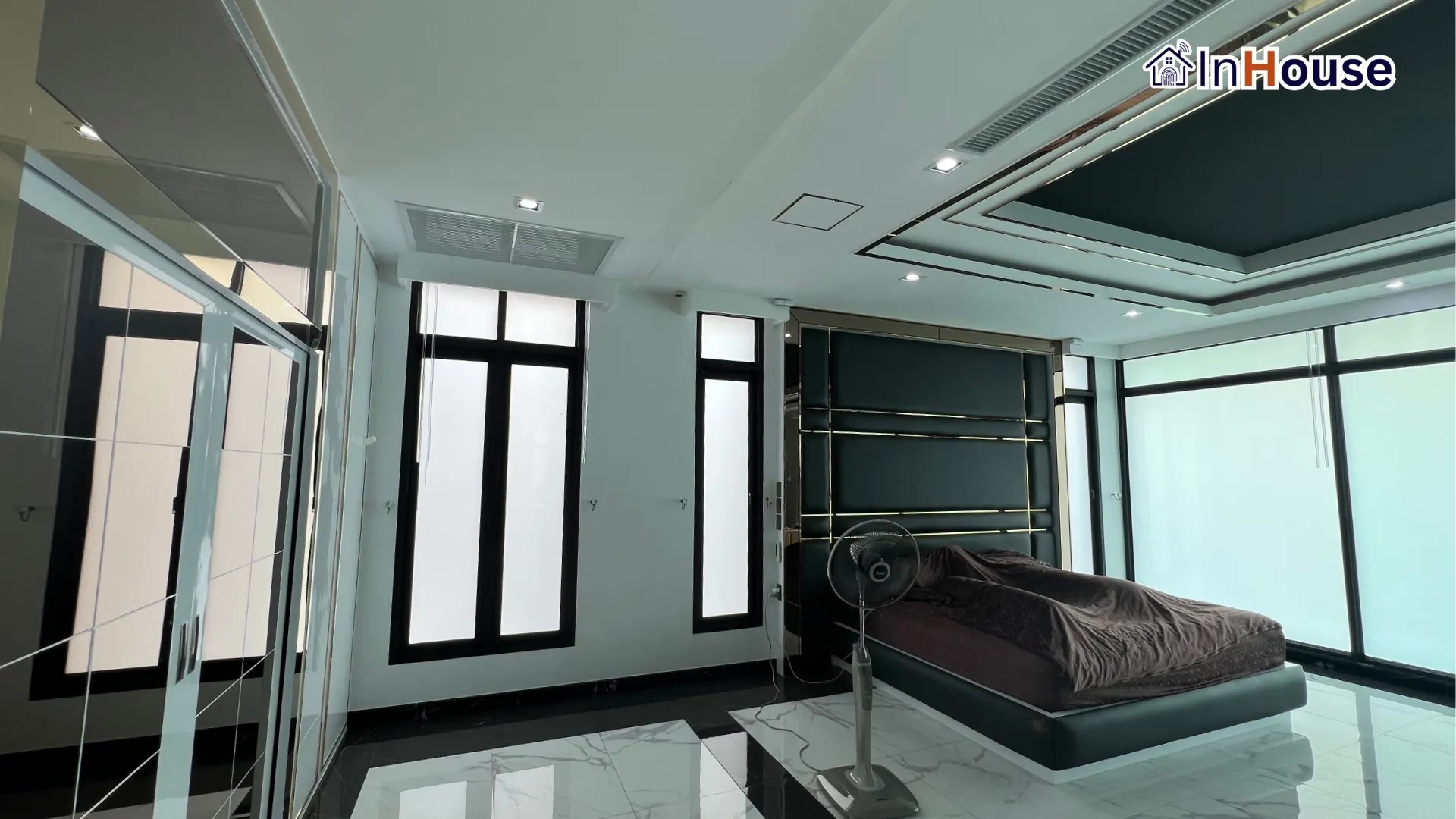 ผลงานติดตั้งฟิล์มไฟฟ้า คุณปั้น (Myanmar) – Private Residence Smart Glass Project โดย InHouse Technology