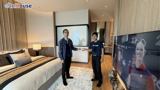 ส่งมอบรีโมท Smart Spa ฟิล์มไฟฟ้า พร้อมใช้งานทันที — คุณพีท – ห้องน้ำในบ้านกลางเมือง CLASSE สลับ Spa Mode ด้วย Smart Film