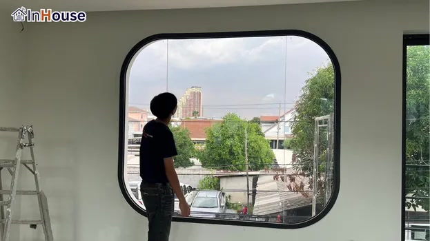 กระจกใสทรงโค้งที่สะสมความร้อนสูง ฟิล์มไฟฟ้า ร้อนจนนั่งไม่ได้และไม่เป็นส่วนตัว — คุณเพชร – กระจกโค้ง