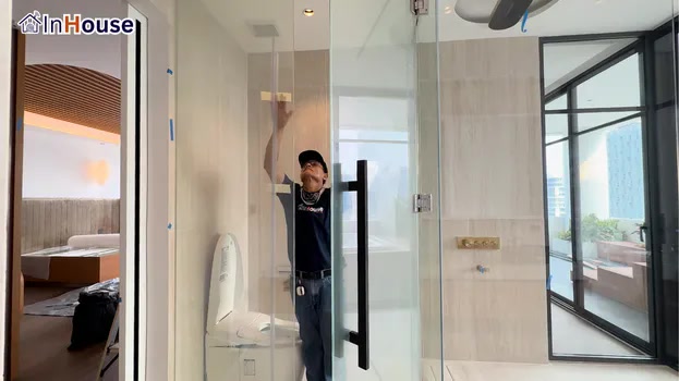 Convenient use on a swing door smart film The smart film still works normally, with no wiring in the way — Khun Pink — The Waterford Park Condo Bathroom