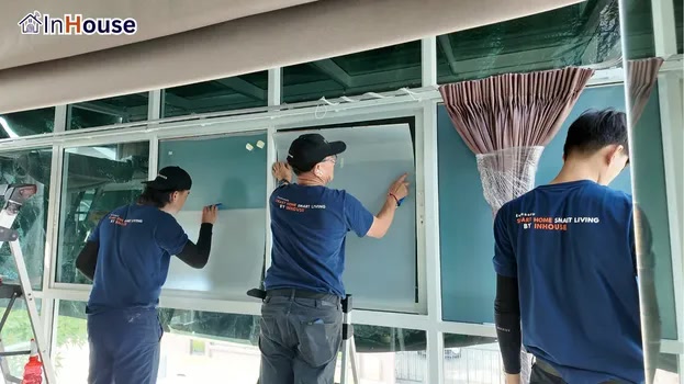 The Glass House scorching hot from the sun, smart film — the relaxation space unusable during the day — Khun Porch – Modern Luxury Home (Multi-Zone)