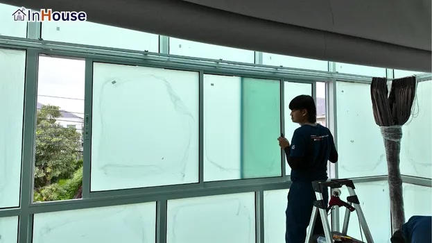 Installing smart film to cut heat and protect skin, smart film — reflecting IR/UV radiation to reduce temperature at once — Khun Porch – Modern Luxury Home (Multi-Zone)