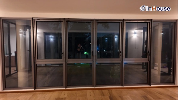 คุณประพิณ – Smart Residential Walkway Privacy ติดตั้งฟิล์มไฟฟ้า โดย InHouse Technology