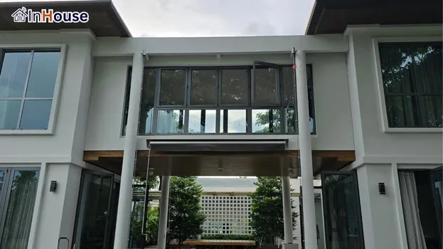โหมดใส ฟิล์มไฟฟ้า คืนมุมมองโปร่งกว้างชมวิวรอบบ้าน — คุณประพิณ – Smart Residential Walkway Privacy