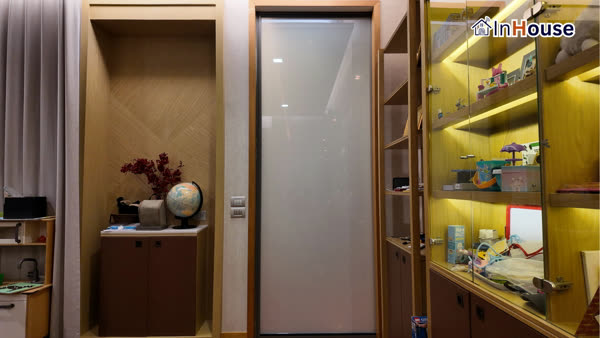 Khun Pratarn — Detached House · Smart Film for Sliding + Swing Doors at 2 Points ติดตั้งฟิล์มไฟฟ้า โดย InHouse Technology