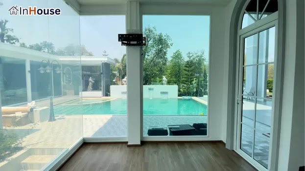 Clear mode · smart film · work out while enjoying the pool view — Khun Rachanon Private Home Gym & Poolside Smart Glass
