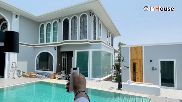 Khun Rachanon – Private Home Gym & Poolside Smart Glass ติดตั้งฟิล์มไฟฟ้า โดย InHouse Technology