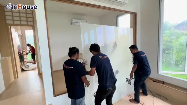 ติดตั้งด้วยทีมช่าง InHouse ฟิล์มไฟฟ้า เปลี่ยนเป็นพื้นที่ส่วนตัวอัจฉริยะ — คุณสันติ – Smart Executive Home Office Glass